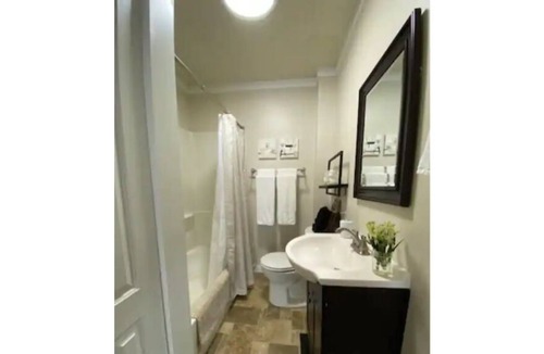 Carterville Cottage | Carterville Cottage on Division