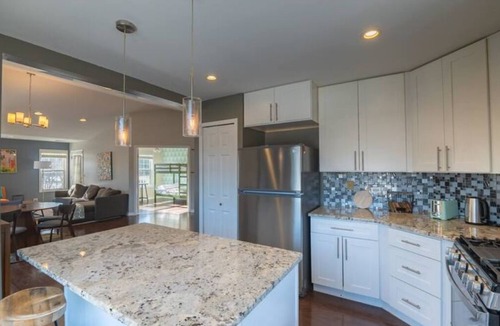 Plato Center House | Casa de Chicago in Schaumburg!