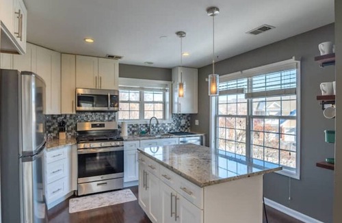 Plato Center House | Casa de Chicago in Schaumburg!