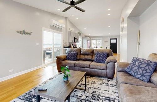 Channel Lake Apartment | Casa de Nello - Upper Level