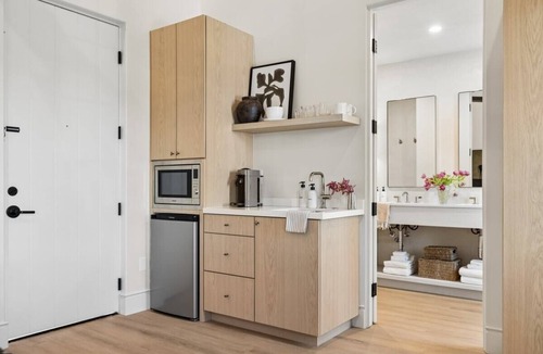Oak Park Apartment | Casa Iglesia Studio 307