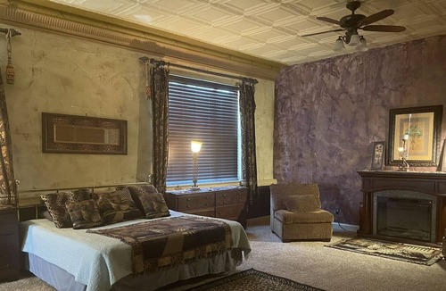 La Salle Apartment | Casa Mia Apartment 10 miles from starved rock