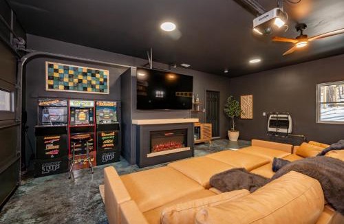 Accident House | Casa Olive