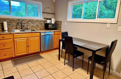 Wise House | Cavalier Cottage - Within Minutes to UVA Campus