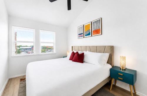 Hancock Apartment | Central Chic 2BR King Suites Close to UT, Moody Center, & DT