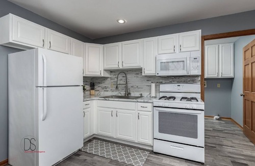 Graymont Villa | Central IL Peaceful Getaway - Pet Friendly!