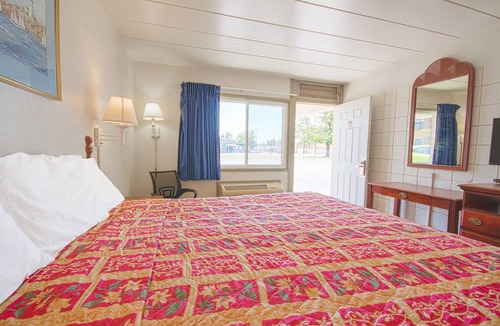 Centralia Hotel | Centralia Motel Near Downtown by OYO