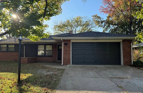 Fairview Heights House | Centrally located, 7 miles from ScottAFB, 14 miles to Downtown St Louis