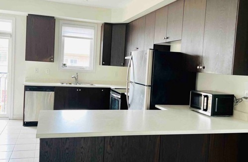 Brampton House | Centrally located beautiful 3 bedroom full house with free parking