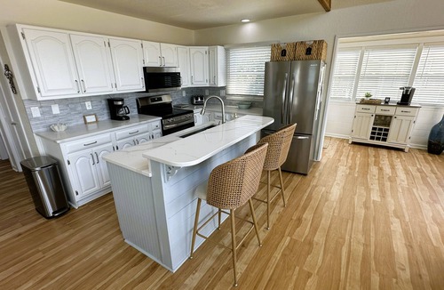 Colington Harbour House | CH1605- SoundFront 4 BRs, Boat Dock, Com Pool, Tennis, Dog Friendly.
