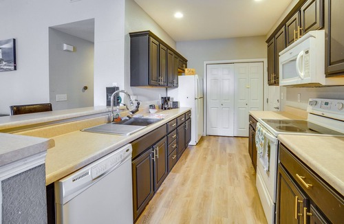 Champaign Condo | Champaign Condo w/ Amenity Access Near University!