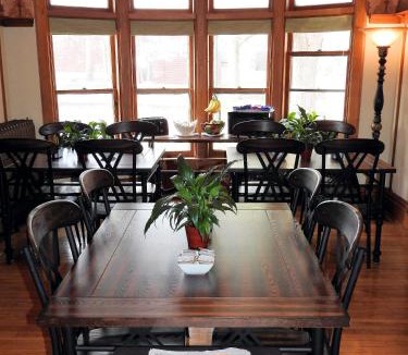 Champaign Bed & Breakfast | Champaign Garden Inn