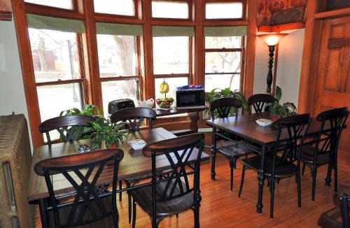 Champaign Bed & Breakfast | Champaign Garden Inn