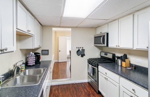 Libertyville House | Charm & Convenience, Walk to Downtown