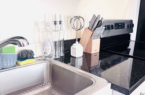 Webster Apartment | Charming 1-bedroom apartment with AC, WiFi in pleasant Webster