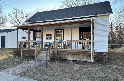 Harrisburg House | Charming 1-bedroom house in terrific Harrisburg with AC, WiFi