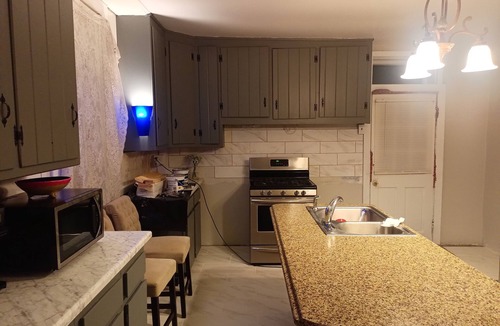 Quincy House | Charming 1-bedroom with shared house amenities in lovely Quincy with WiFi, AC
