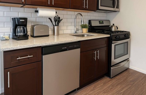 Hyde Park Apartment | Charming 1BR/1BA Apt in Chicago