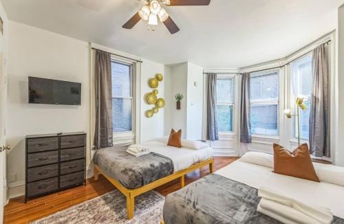 Center City West Apartment | Charming 1BR in Center City that Sleeps 4 with Fast WiFi