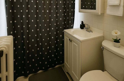 Old Irving Park Apartment | Charming 1BR in Old Irving