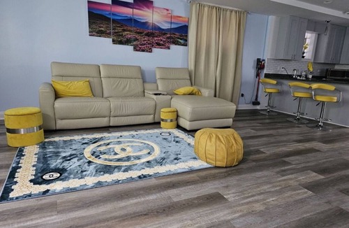 Near South Side Condo | Charming 2-bed Garden condo in beautiful Chicago + WiFi, AC, & private parking