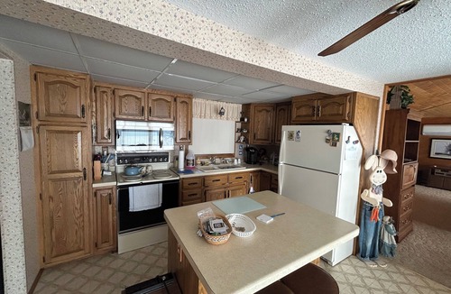 Sturgeon Lake Cabin | Charming 2-bedroom cabin in serene Sturgeon Lake with AC