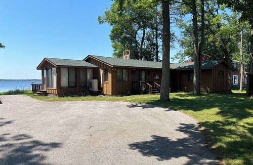 Sturgeon Lake Cabin | Charming 2-bedroom cabin in serene Sturgeon Lake with AC