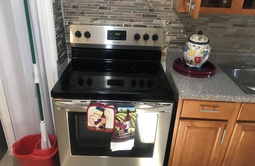 Valley Stream Apartment | Charming 2-bedroom apartment in Pleasant Valley Stream with AC, WiFi