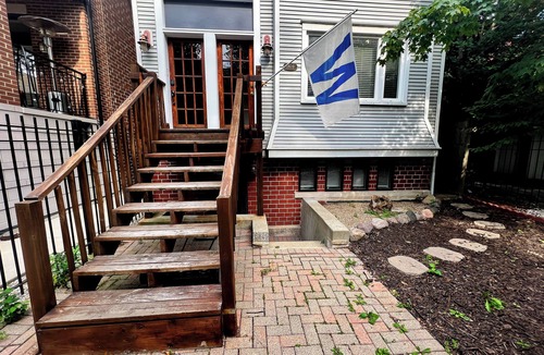 Wrigleyville Apartment | Charming 2-bedroom 1 block to Wrigley