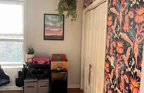 East Albany Park Apartment | Charming 2-bedroom 2 bath apartment flooded with natural light