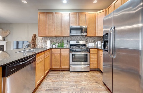 Tri-Taylor Apartment | Charming 2-bedroom 2-bathroom apartment near Downtown Chicago