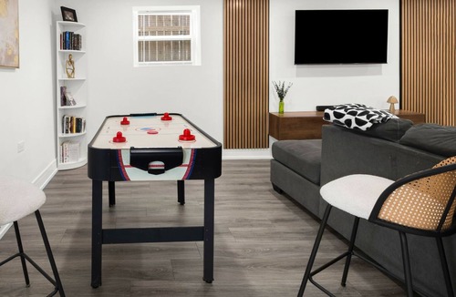 Englewood Apartment | Charming 2-bedroom apartment in fabulous Chicago with WiFi, Game Space