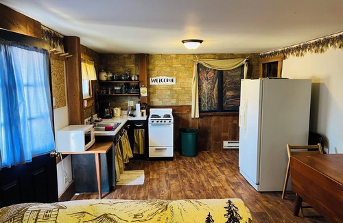 Ipava Apartment | Charming 2-bedroom apartment with a full furnished kitchen in Ipava