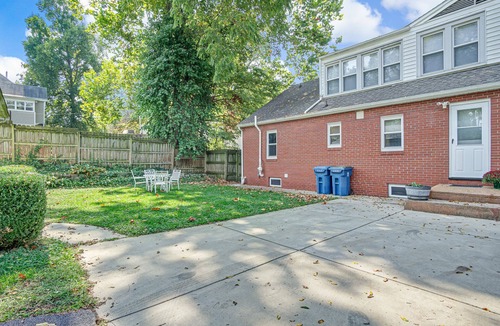 Alton Condo | Charming 2-bedroom condo on the hill in Alton