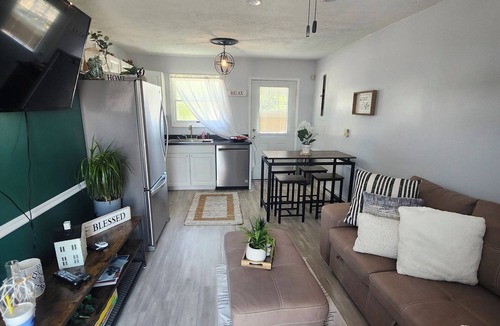 Grafton Cottage | Charming 2-bedroom cottage with WiFi and AC in serene Grafton