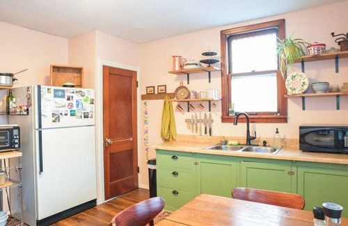 Peoria Cottage | Charming 2-bedroom cottage in delightful Peoria with WiFi, AC