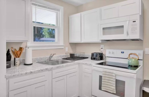 Belleville House | Charming 2-bedroom house in amazing Belleville with AC, WiFi