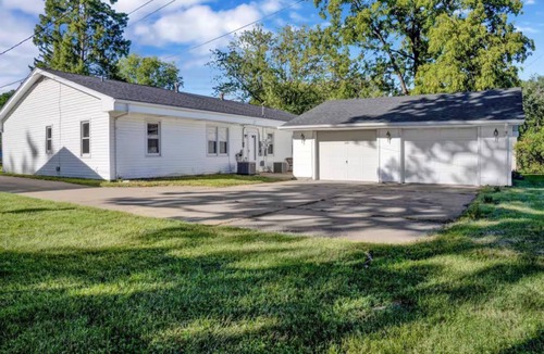 Belleville House | Charming 2-bedroom house in amazing Belleville with AC, WiFi