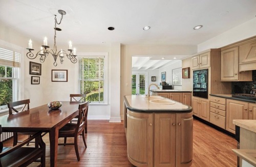 Winnetka House | Charming 2-bedroom home in fantastic Winnetka, IL location