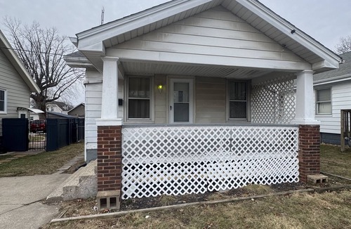 Peoria House | Charming 2-bedroom house with WiFi, AC in 6 minutes OSF in Peoria