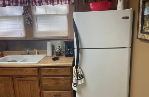 Quincy House | Charming 2-bedroom house with WiFi, AC in Quincy. Close to all amenities