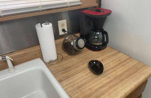 Quincy House | Charming 2-bedroom house with WiFi, AC in Quincy. Close to all amenities