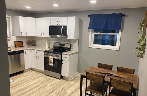 Sesser House | Charming 2-bedroom house with WiFi and AC in quaint Sesser near Rend Lake