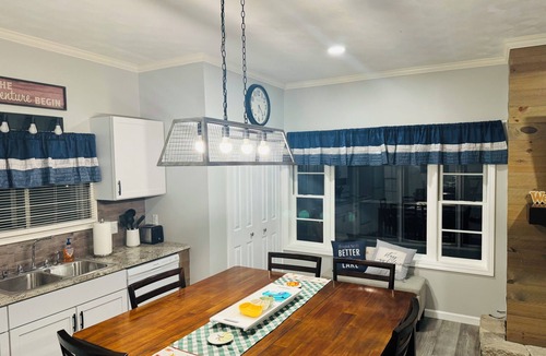 Wolf Creek House | Charming 2-bedroom Lake House in Marion with WiFi and AC