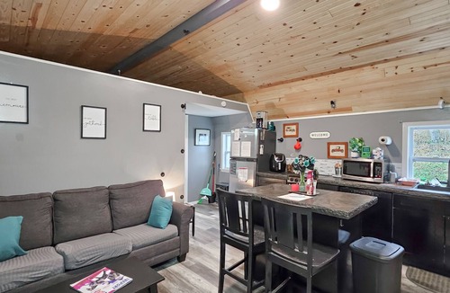 Prospect Cabin | Charming 2-bedroom tiny house secluded in the country
