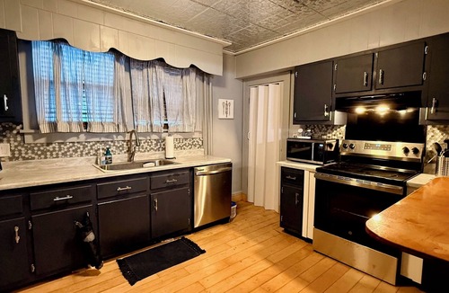 Freeman House | Charming 2-bedroom trail house in Bramwell, WV
