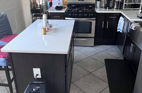 Homewood House | Charming 2-bedroom house with WiFi in peaceful Hazel Crest