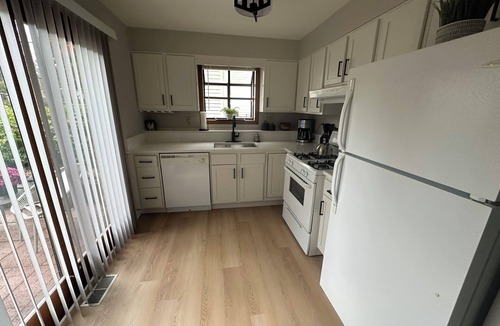 Libertyville Apartment | Charming 2 Bedroom Apartment in Libertyville