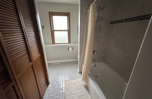 Libertyville Apartment | Charming 2 Bedroom Apartment in Libertyville