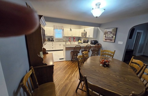 Mount Carmel House | Charming 2-bedroom bungalow with WiFi and AC in serene Mount Carmel